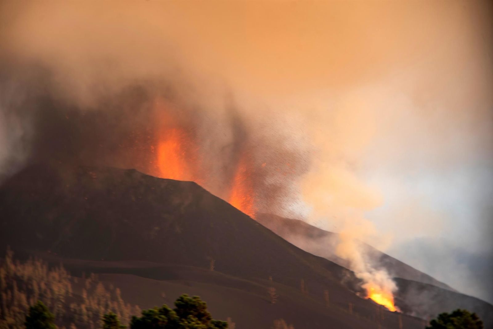 Una semana después de la explosión del volcán de La Palma, las coladas se ralentizan