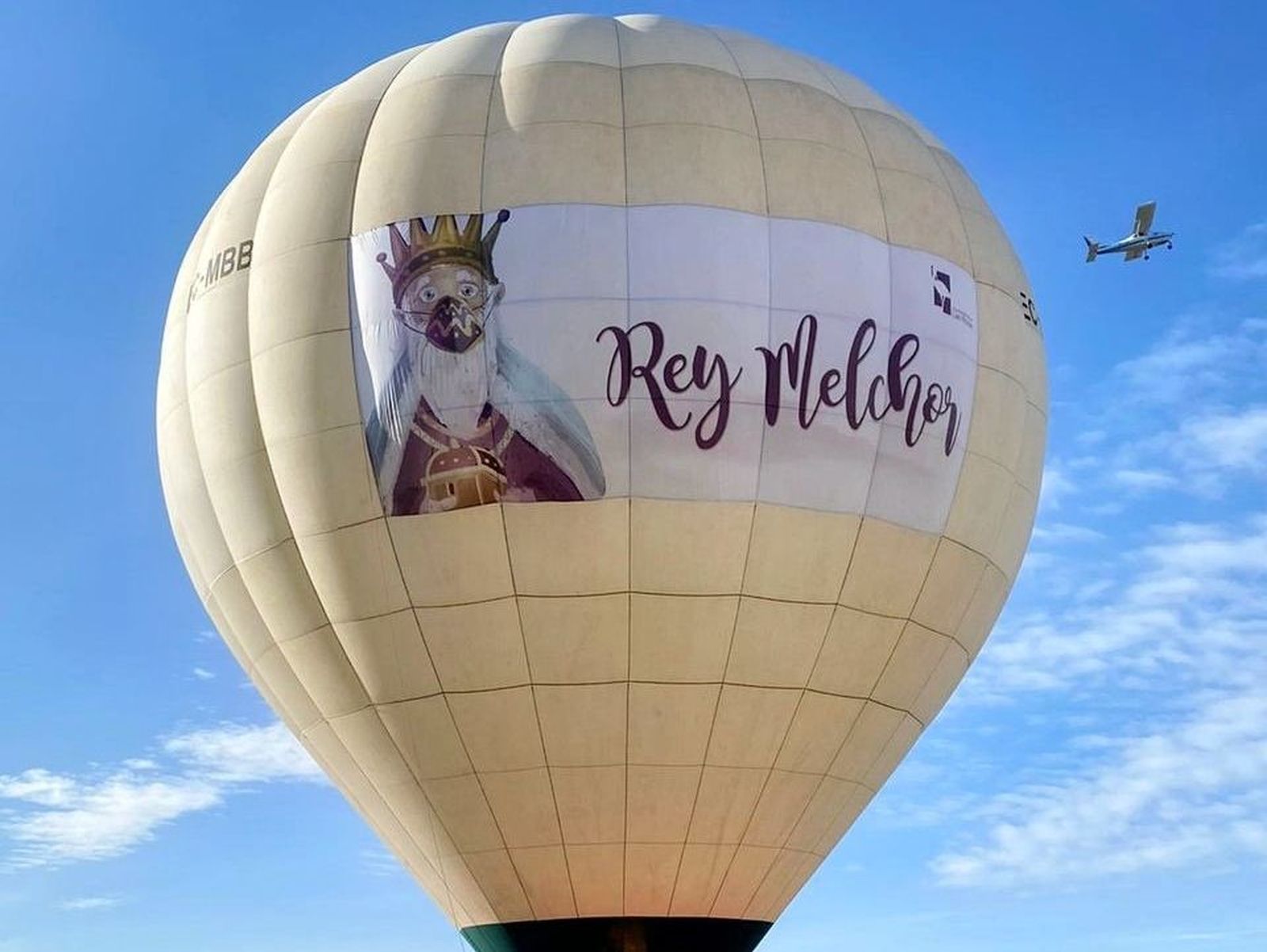 ¡Ya llegan los Reyes Magos a Las Rozas en globo aerostático!