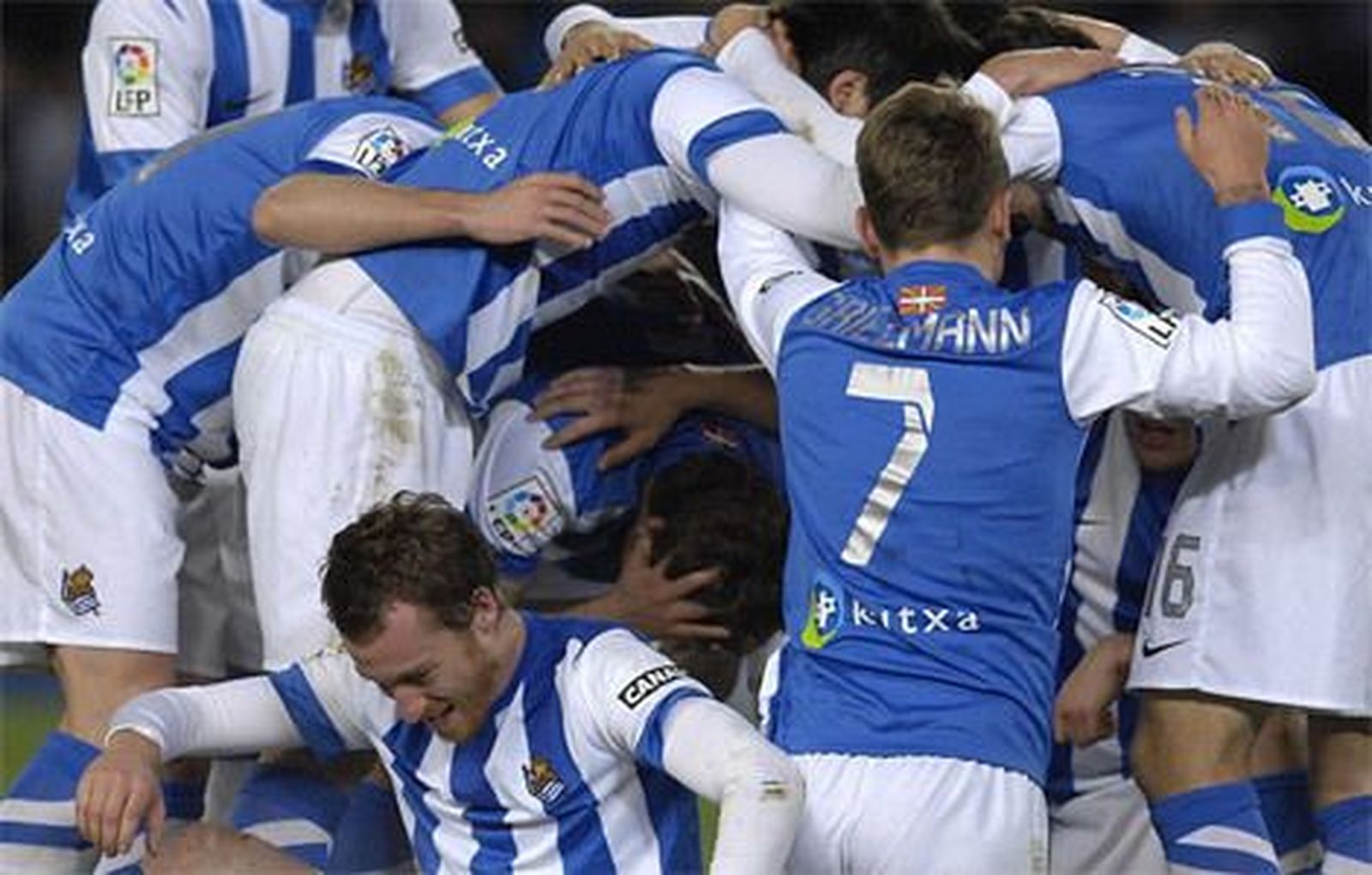 3-1. El Barcelona se deja en Anoeta el liderato que asalta el Real Madrid