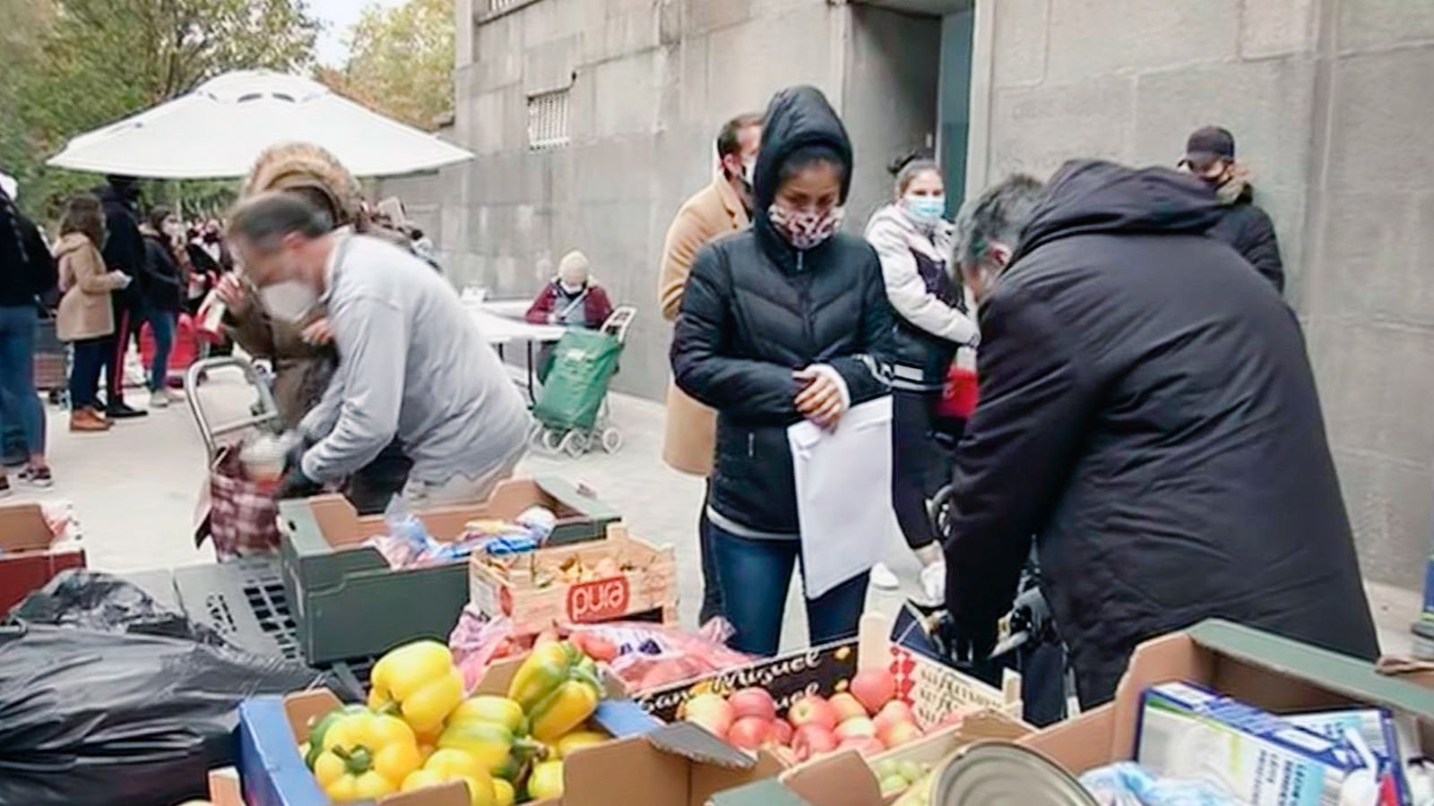 las colas del hambre en Madrid