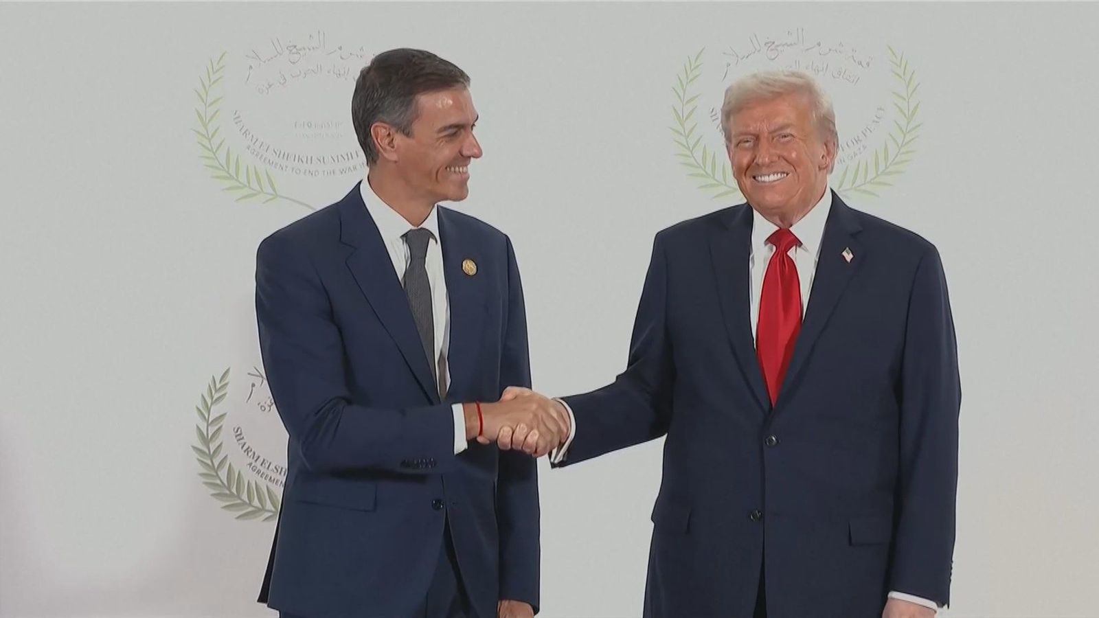 Trump bromea con Sánchez sobre el gasto en Defensa y le pregunta si "está trabajando ya en ello"