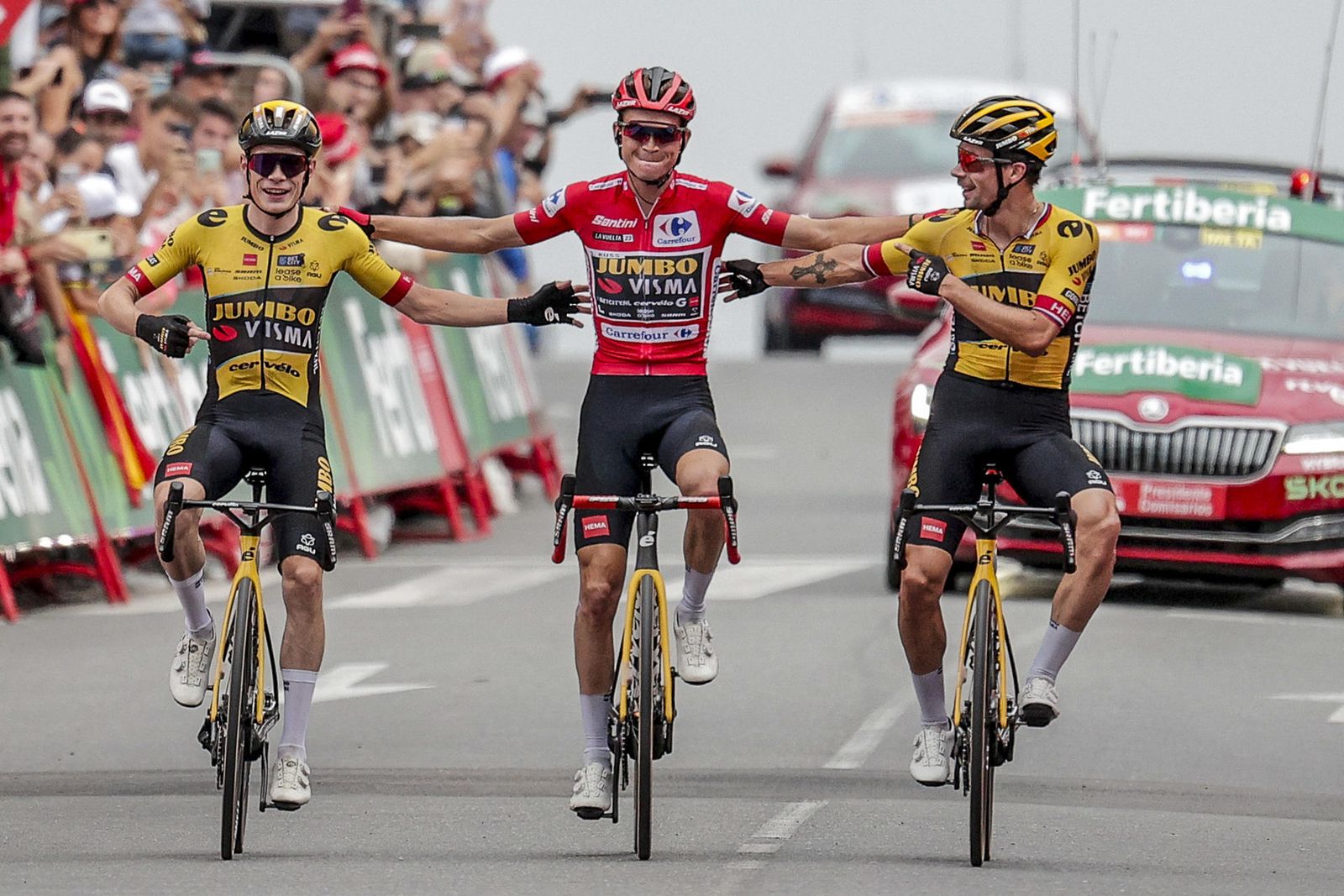 Vingegaard, Sepp Kuss  y Roglic