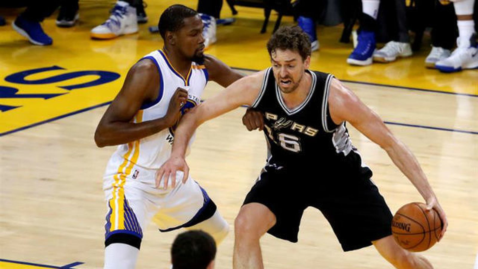 Kevin Durant ante Pau Gasol