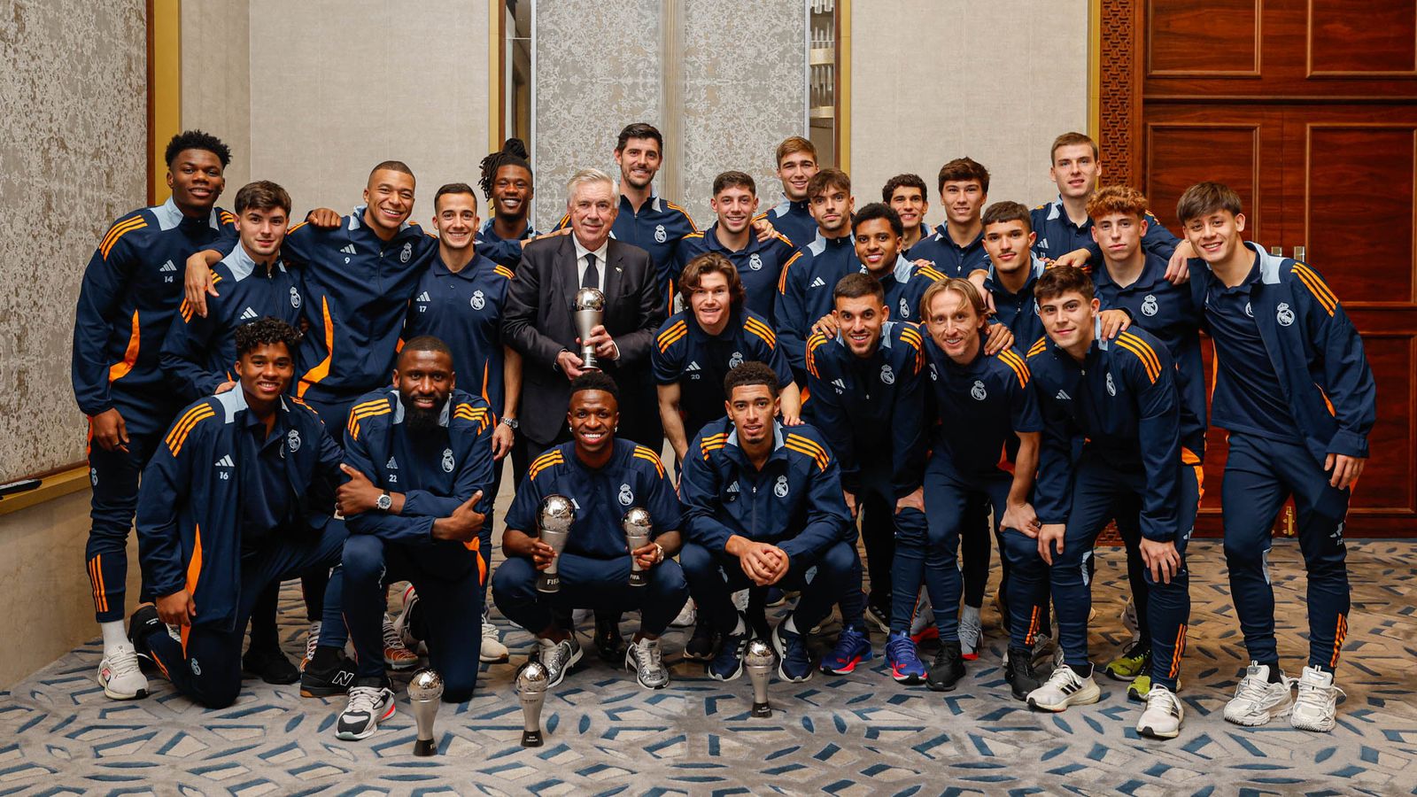 El Real Madrid posa con los premios The Best