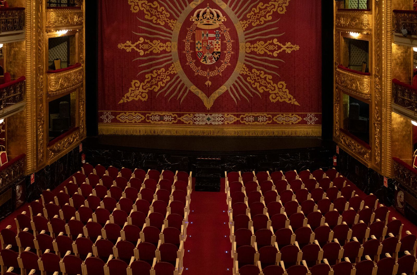Telón, patio y palcos del Teatro Español de Madrid