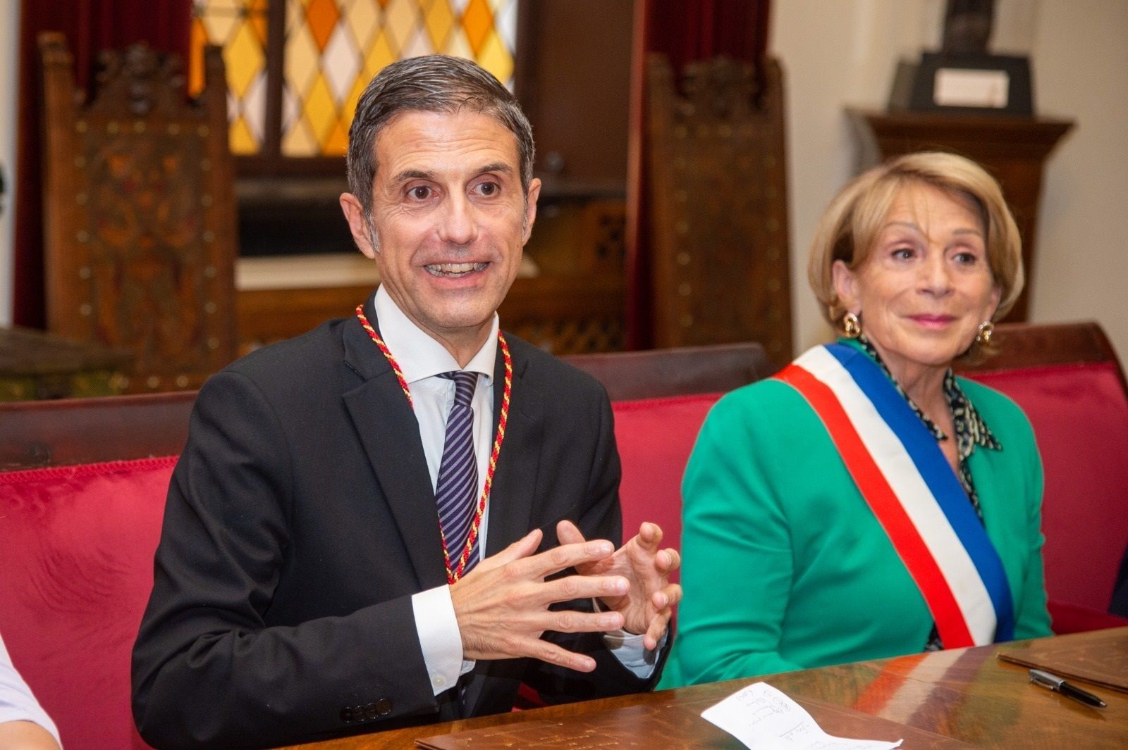 El alcalde de Alcalá de Henares, Javier Rodríguez Palacios, ha recibido a la alcaldesa de Montauban, Brigitte Barèges