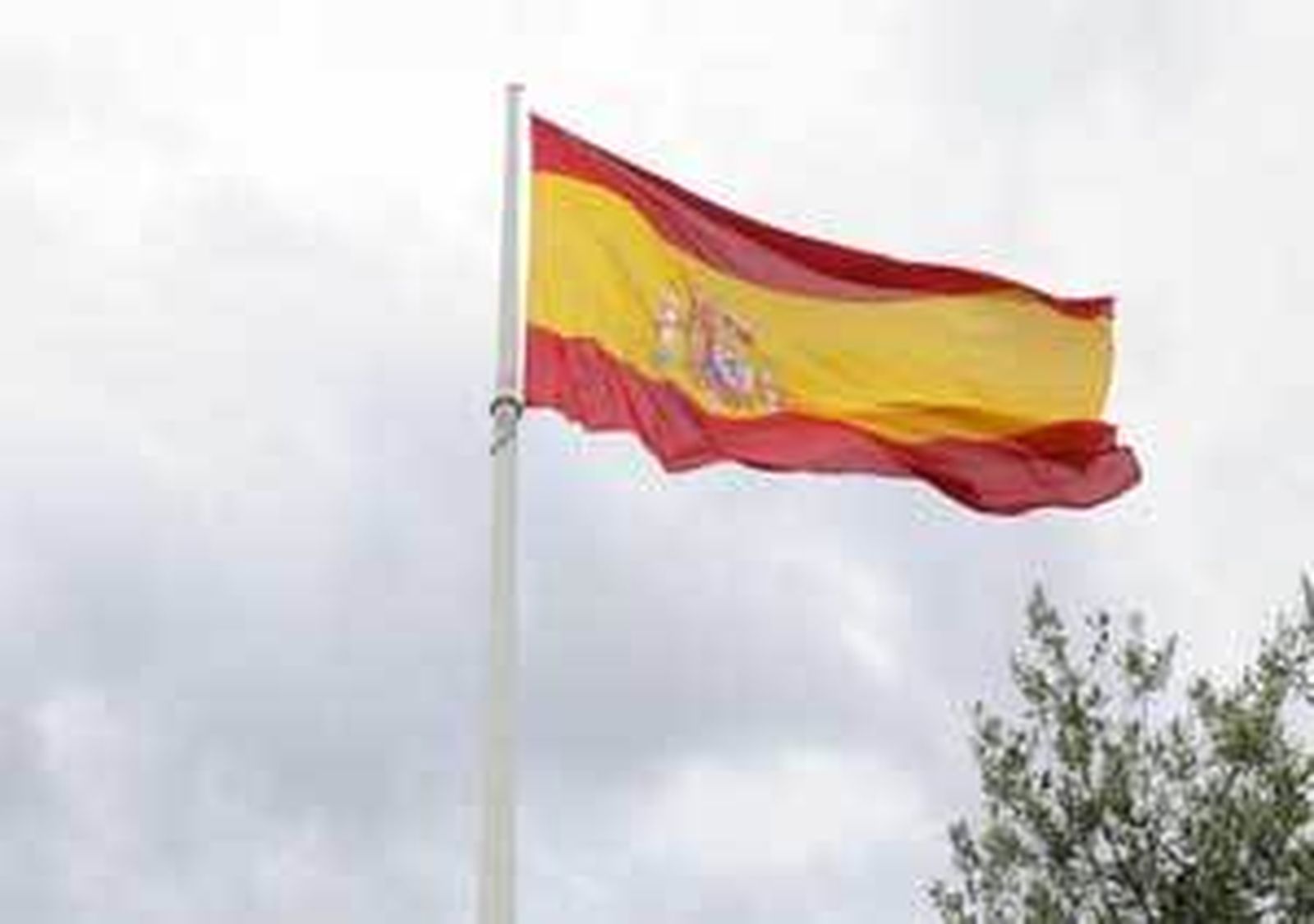 Botella preside el izado de la bandera nacional en Colón