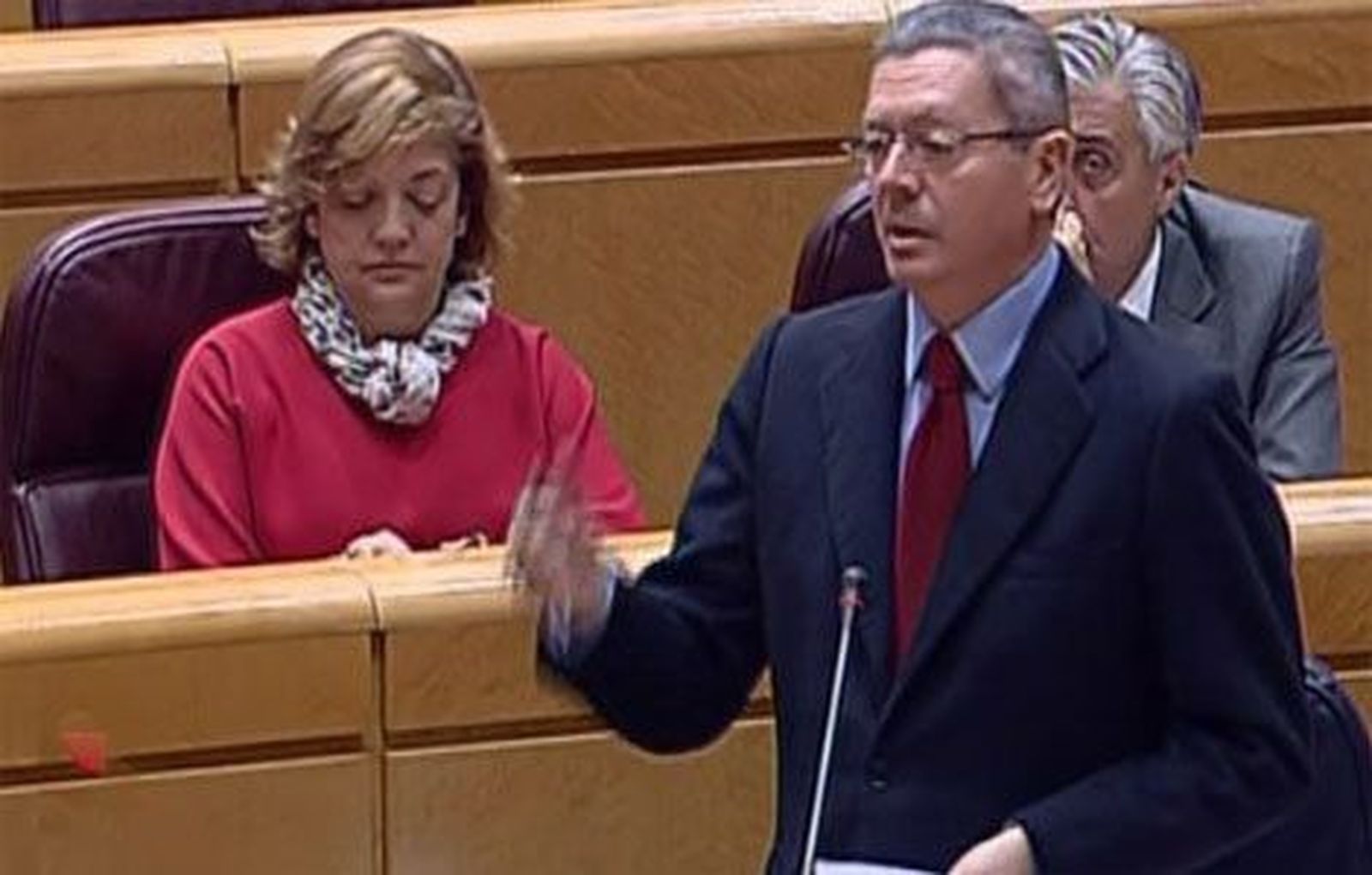 Gallardón: El PSOE se reune con clínicas abortistas mientras el PP defiende a las mujeres