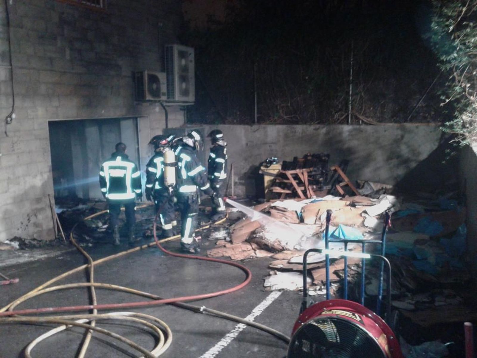 Un intento de butrón causa un incendio en un almacén de informática