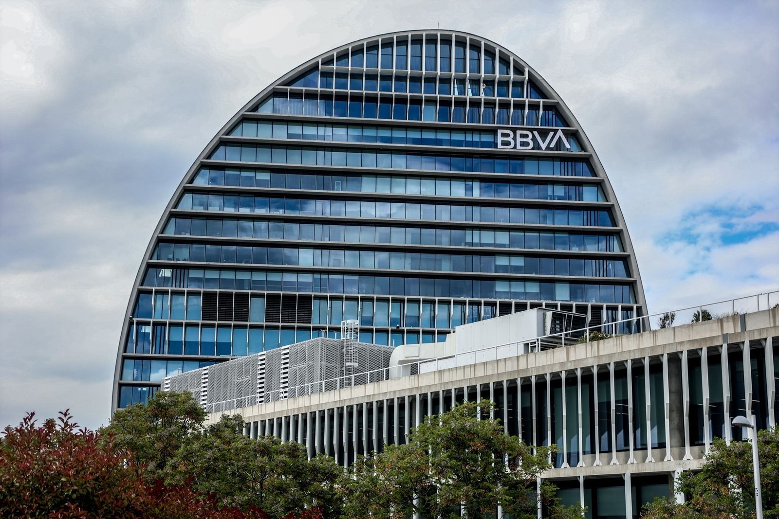 Fachada del edificio La Vela, en la ciudad del BBVA