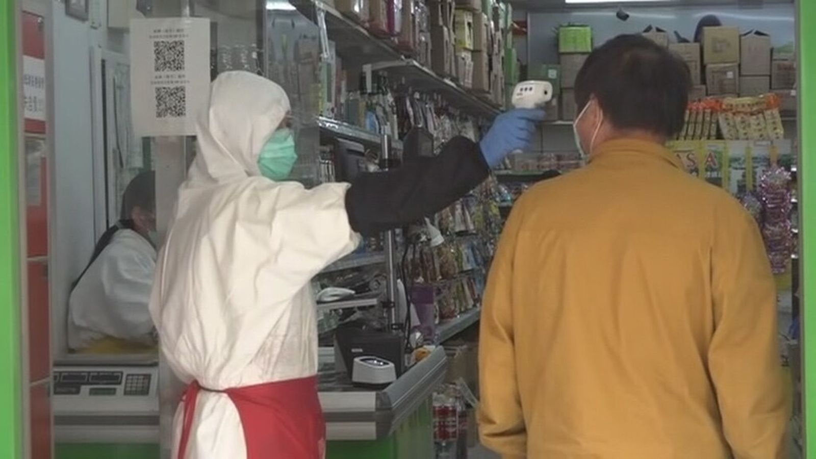 Toma de temperatura en un supermercado chino de Usera