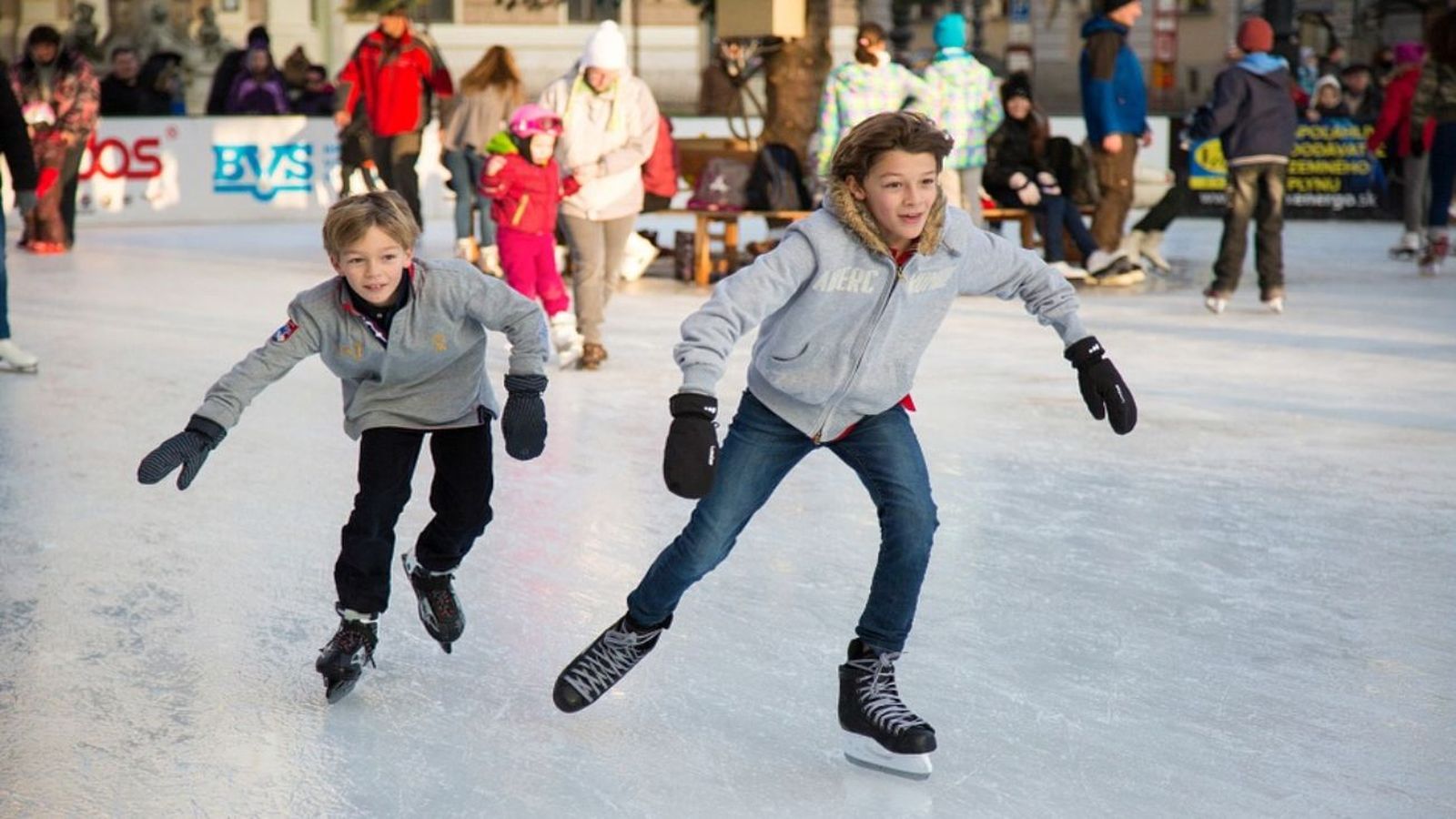 Inaugurada la gran pista de hielo de Colón
