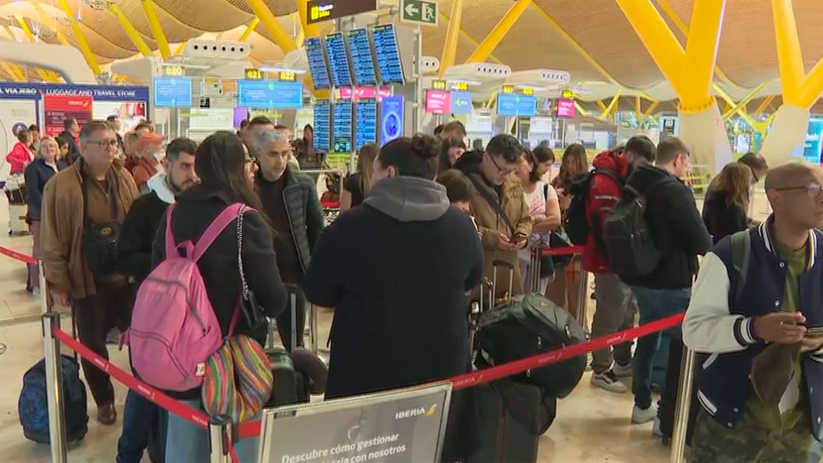 Cancelados 52 vuelos entre España y Heathrow por el incendio en el aeropuerto londinense