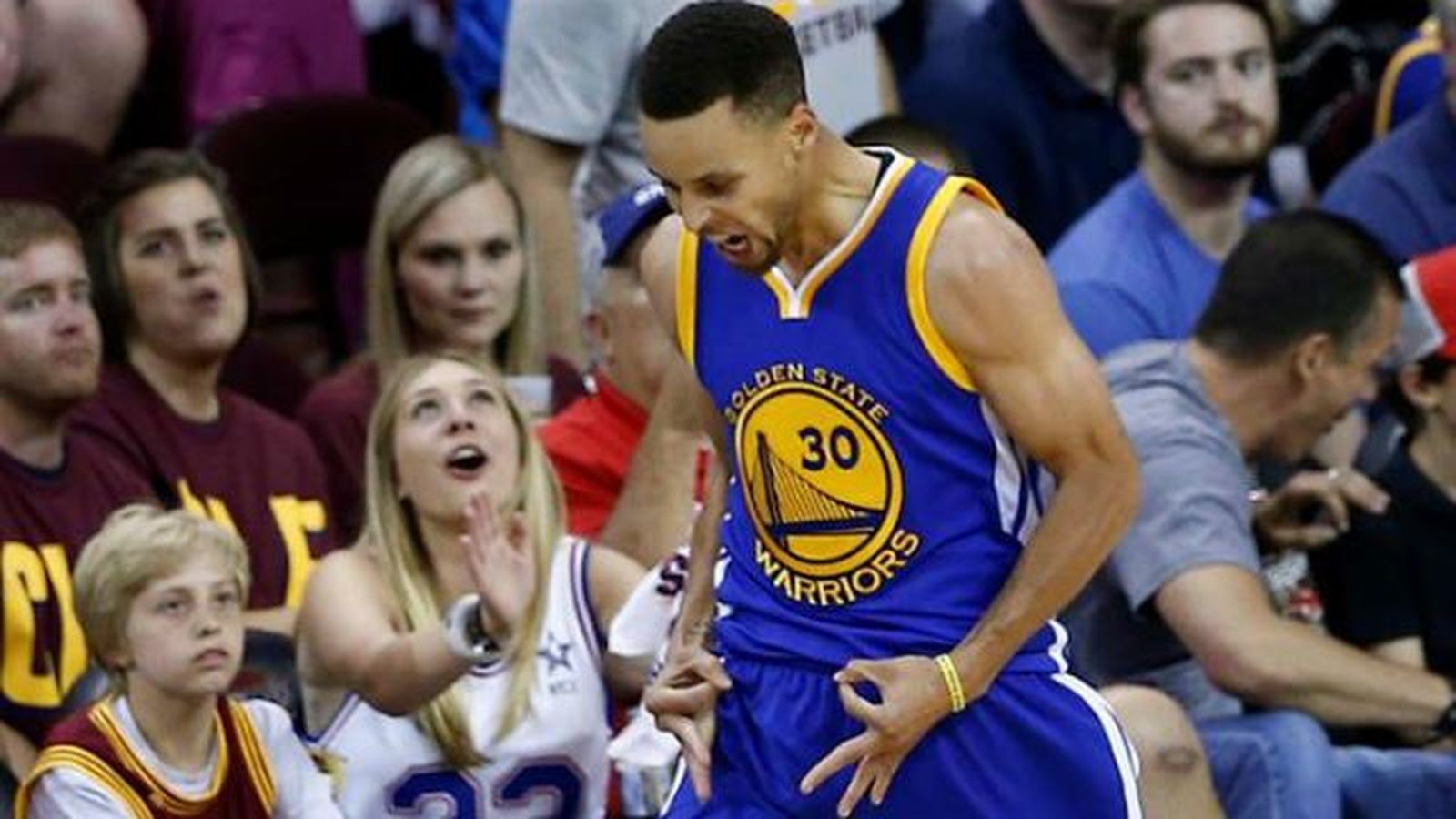 108-97 (3-1). Un brutal Curry pone a los Warrios a un paso del anillo