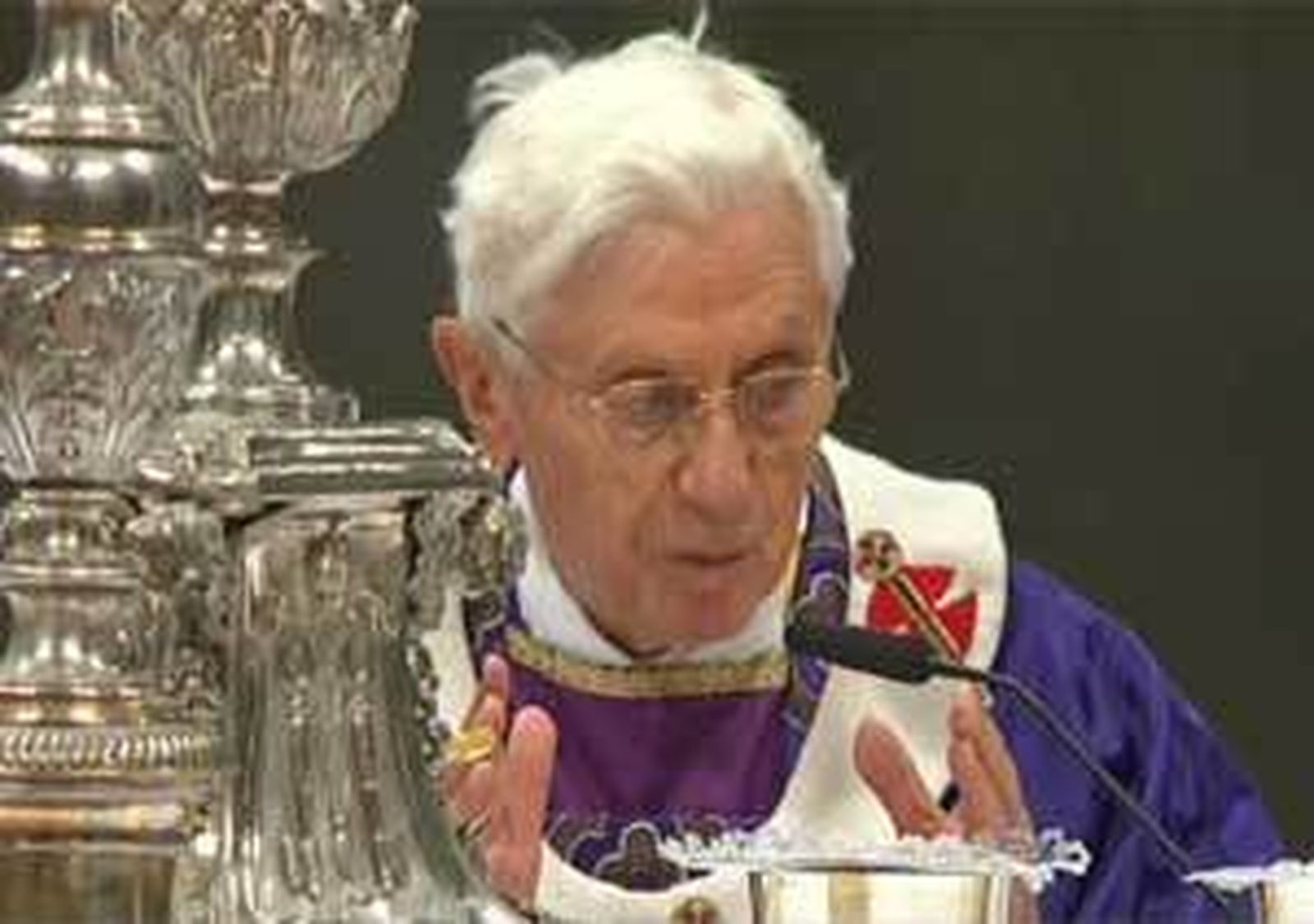 Benedicto XVI pide rezar por la Iglesia "en este particular momento"