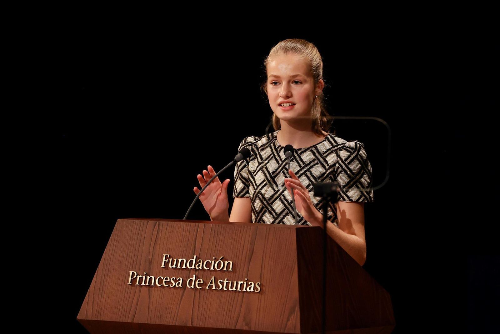 La princesa Leonor pronuncia un discurso en la ceremonia de los premios