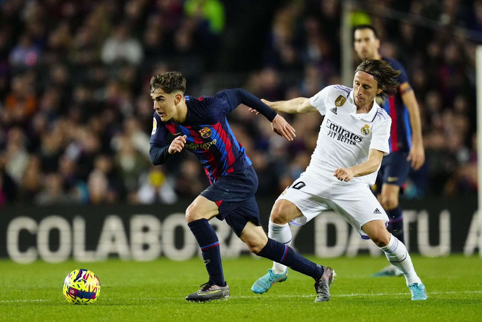 Modric ante el Barcelona