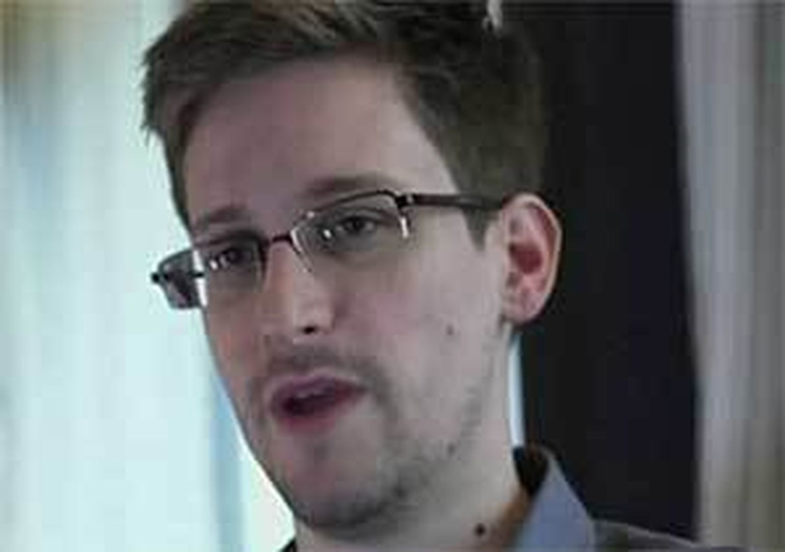 Snowden está dispuesto a volver a EEUU pero con condiciones, según su padre