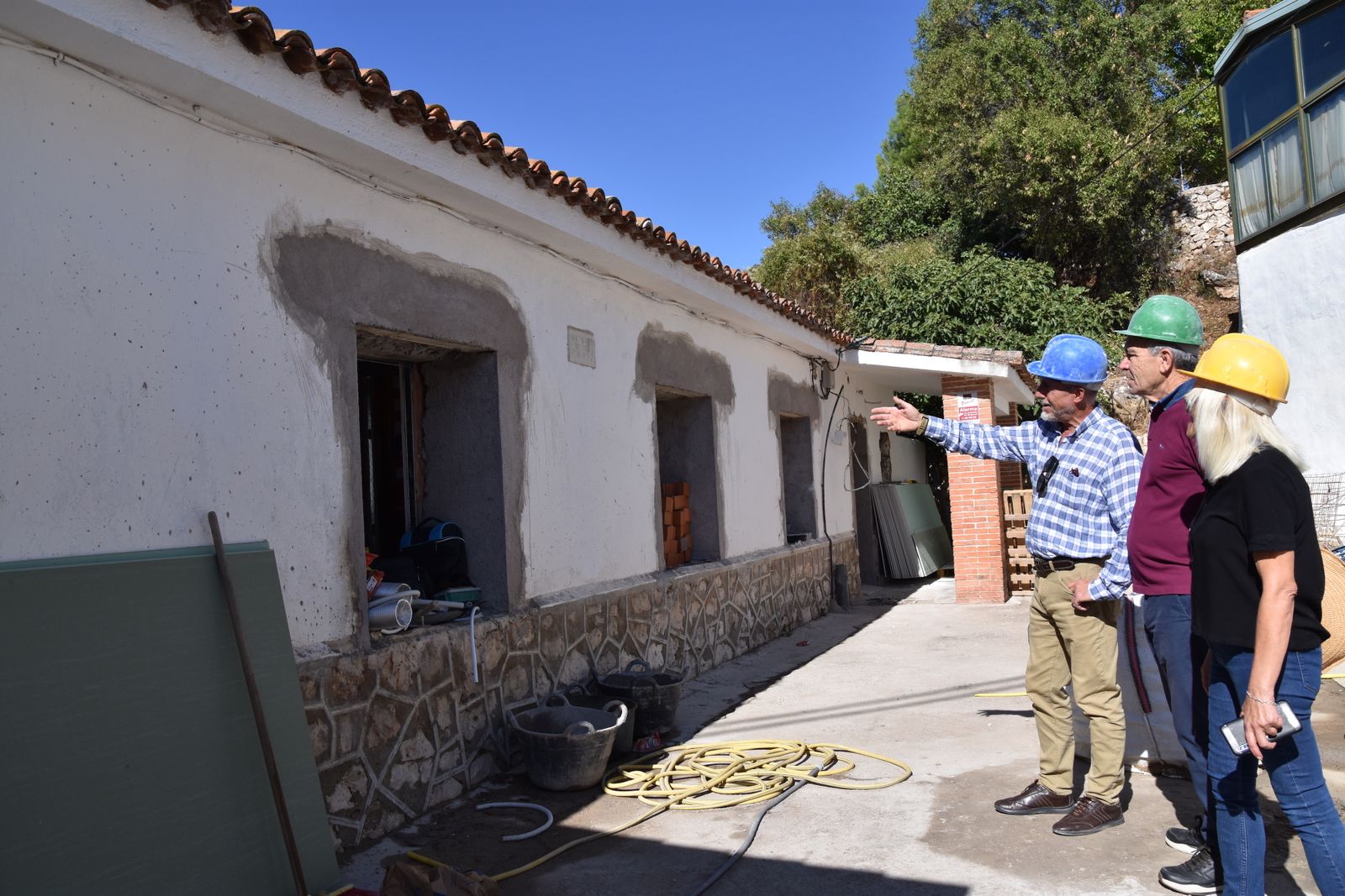 Visita municipal a las obras de los nuevos edificios escolares de  Ambite
