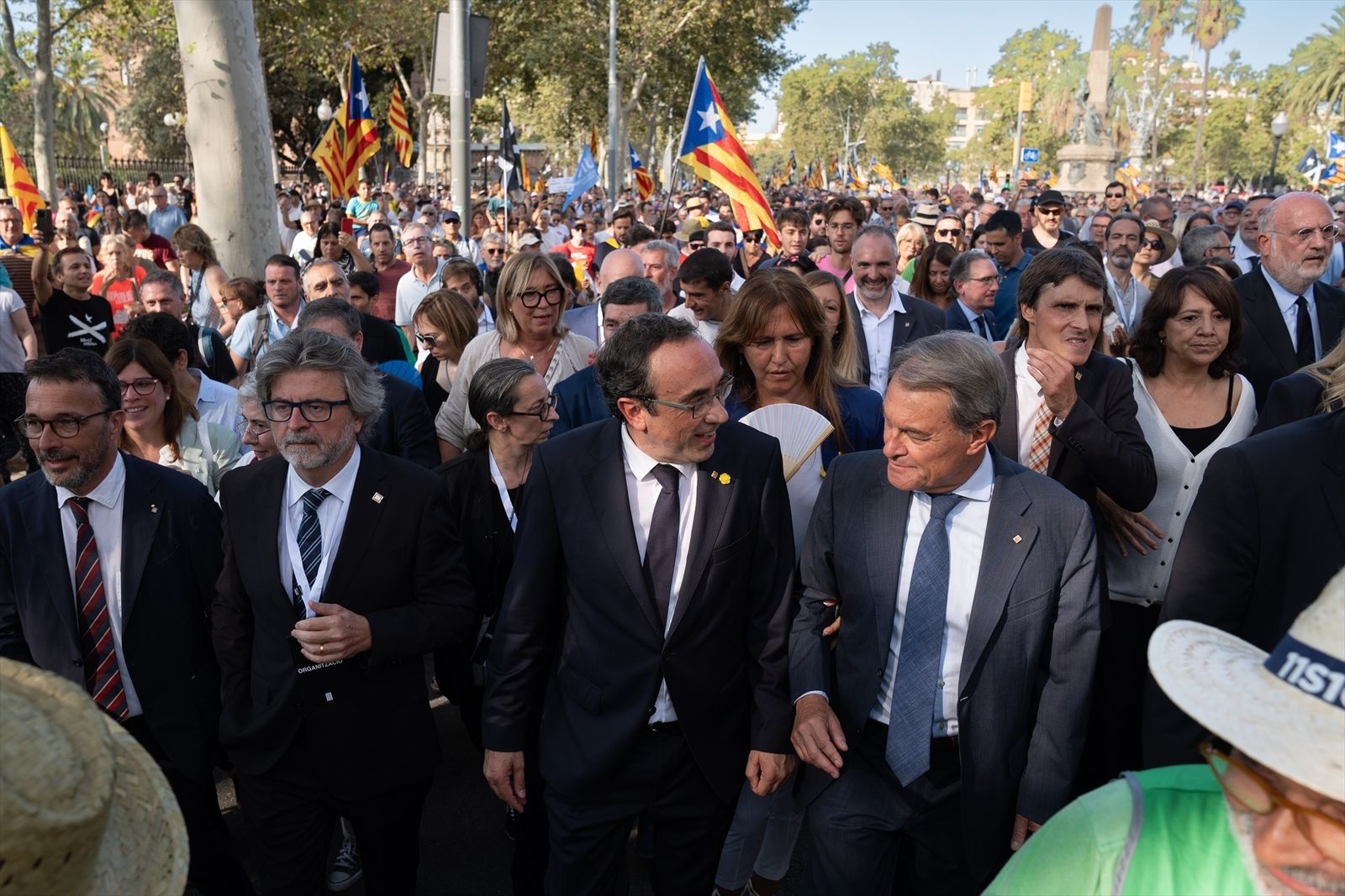 Diputados y senadores de Junts se autoinculpan ante la justicia por acompañar a Puigdemont