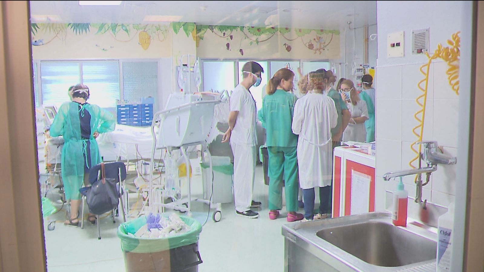 Sanitarios en un hospital de Madrid