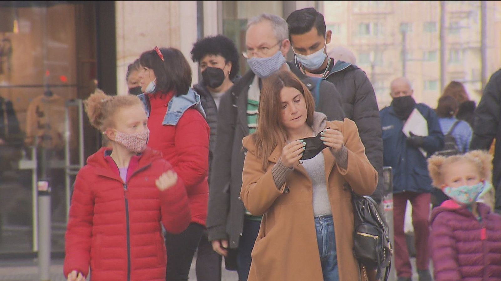 Confusión y polémica tras aprobar el Gobierno el uso de la mascarilla obligatoria en el exterior