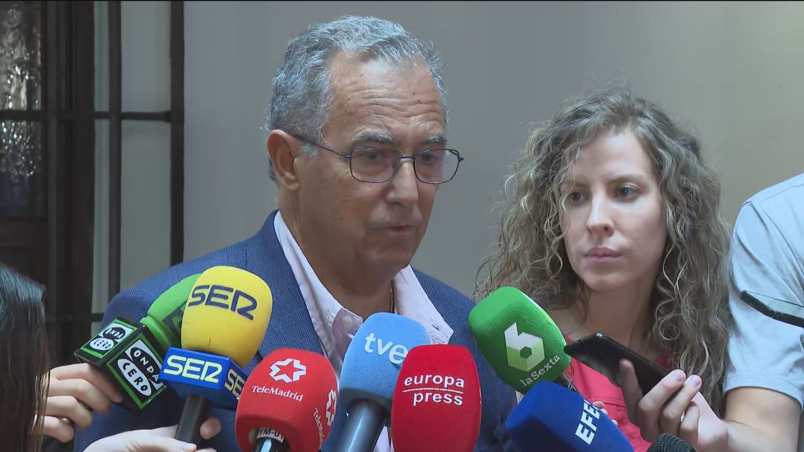 Ossorio acusa a Sánchez de "meterse en la vida de comerciantes" e insiste en recurrir el plan de ahorro energético