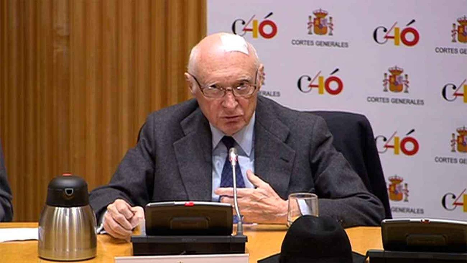 Pérez-Llorca alerta de una operación de "jaque al rey" contra Felipe VI