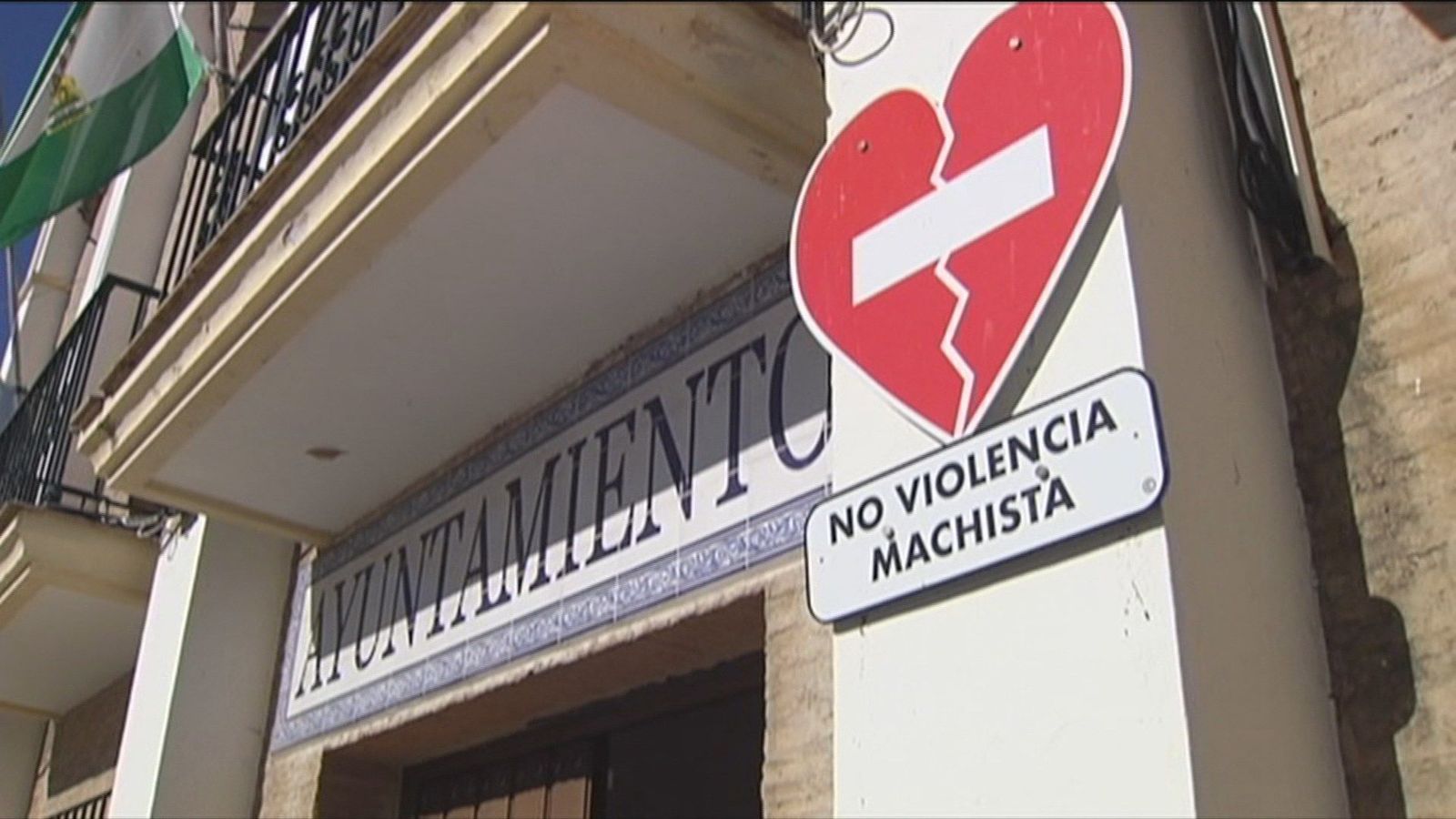 Un hombre mata a su mujer con una escopeta delante de su hijo en Aznalcóllar y luego se suicida