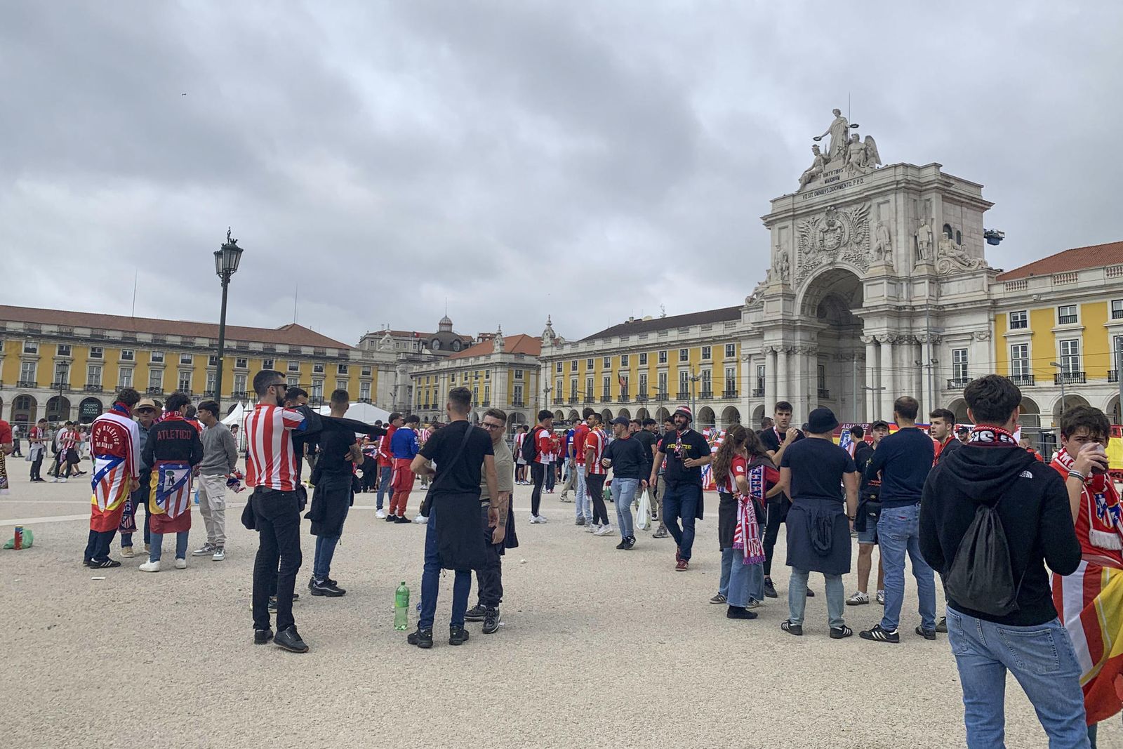 La afición rojiblanca en Lisboa