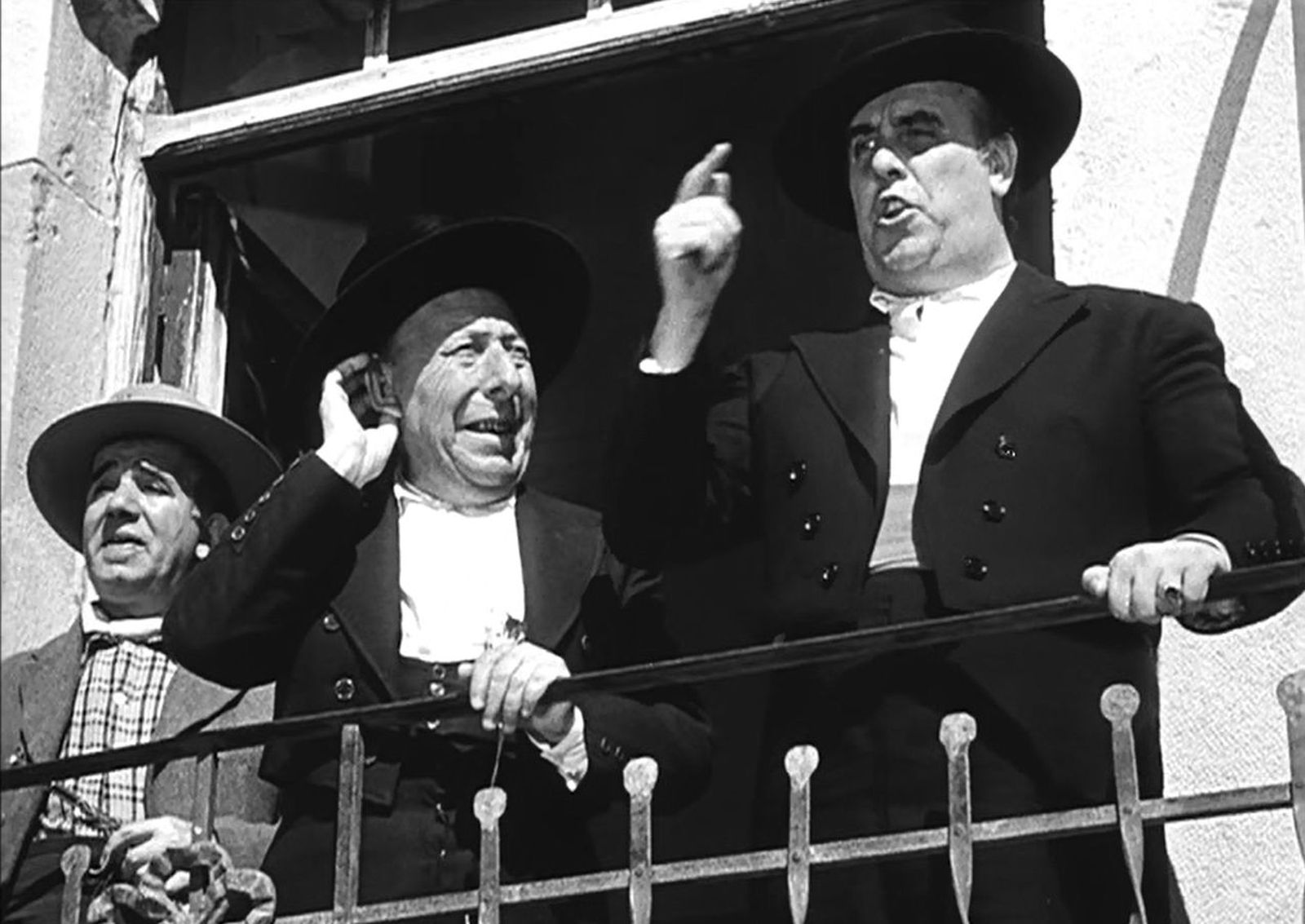 Pepe Isbert y manolo Morán en la escena del balcón de 'Bienvenido Mister Marshall'