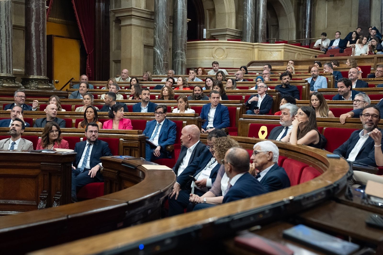 El Parlament aprueba reformar el reglamento que permita el voto telemático de Puigdemont y Puig