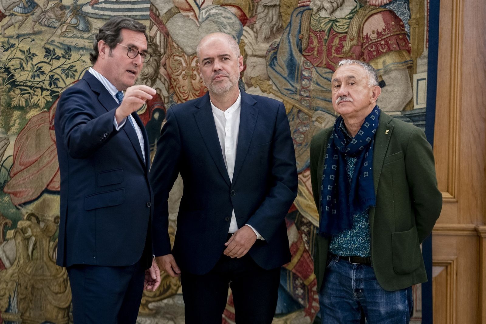 El presidente de la CEOE, Antonio Garamendi, y los secretarios generales de CCOO y UGT, Unai Sordo y Pepe Álvarez