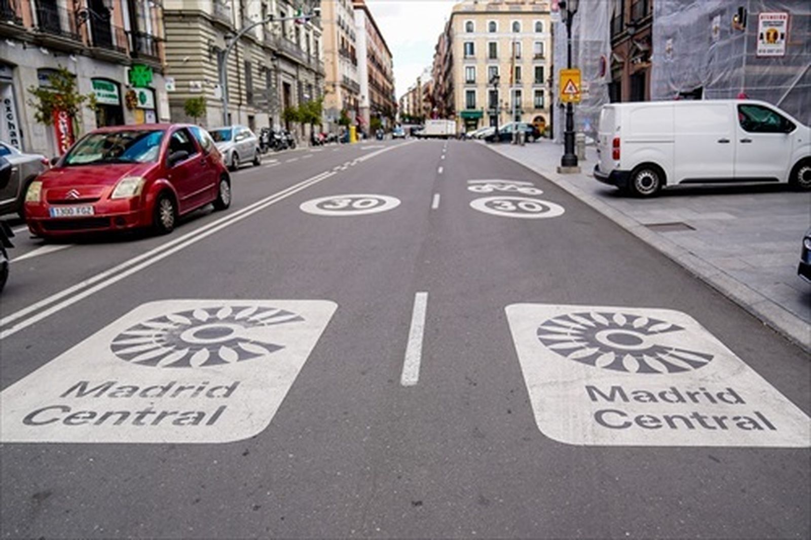 Señalización de Madrid Central en la calzada