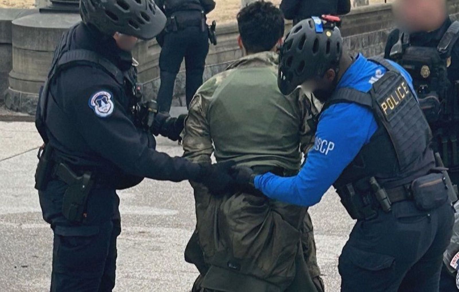 Detienen a un hombre armado en EEUU con una escopeta tras correr hacia el Capitolio
