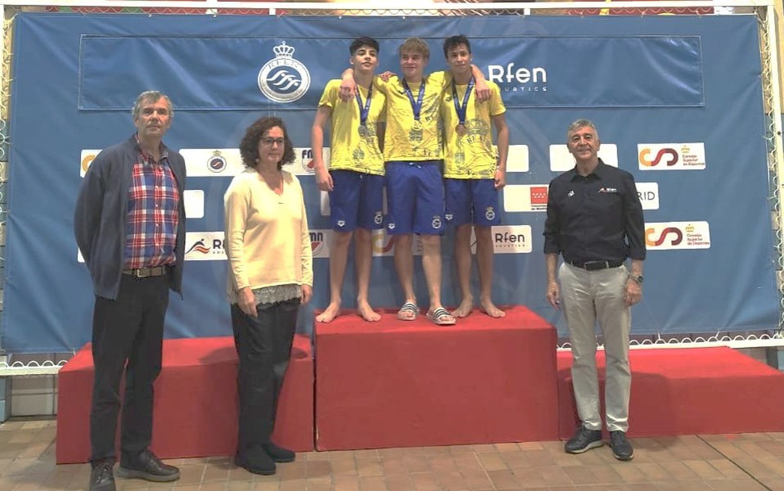 Canoe gana la Copa de Navidad de Saltos