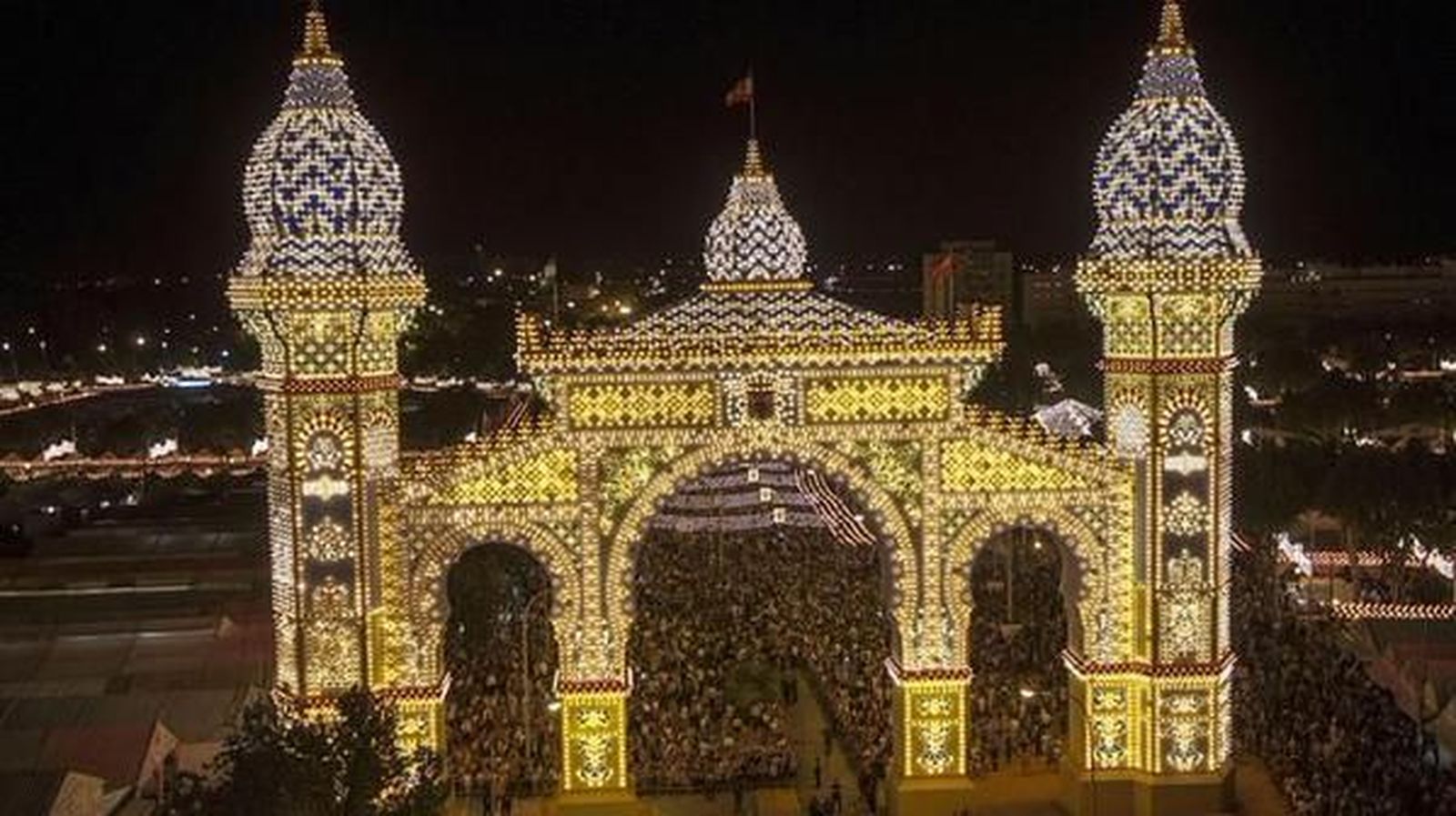 La Feria de Sevilla arranca este lunes con 237.000 bombillas y una App