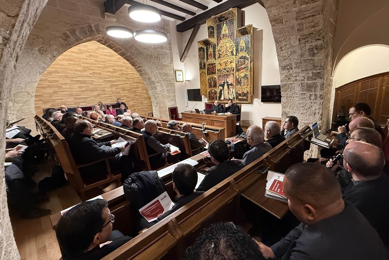 Valencia celebra un funeral por las víctimas de la DANA, con presencia de los reyes
