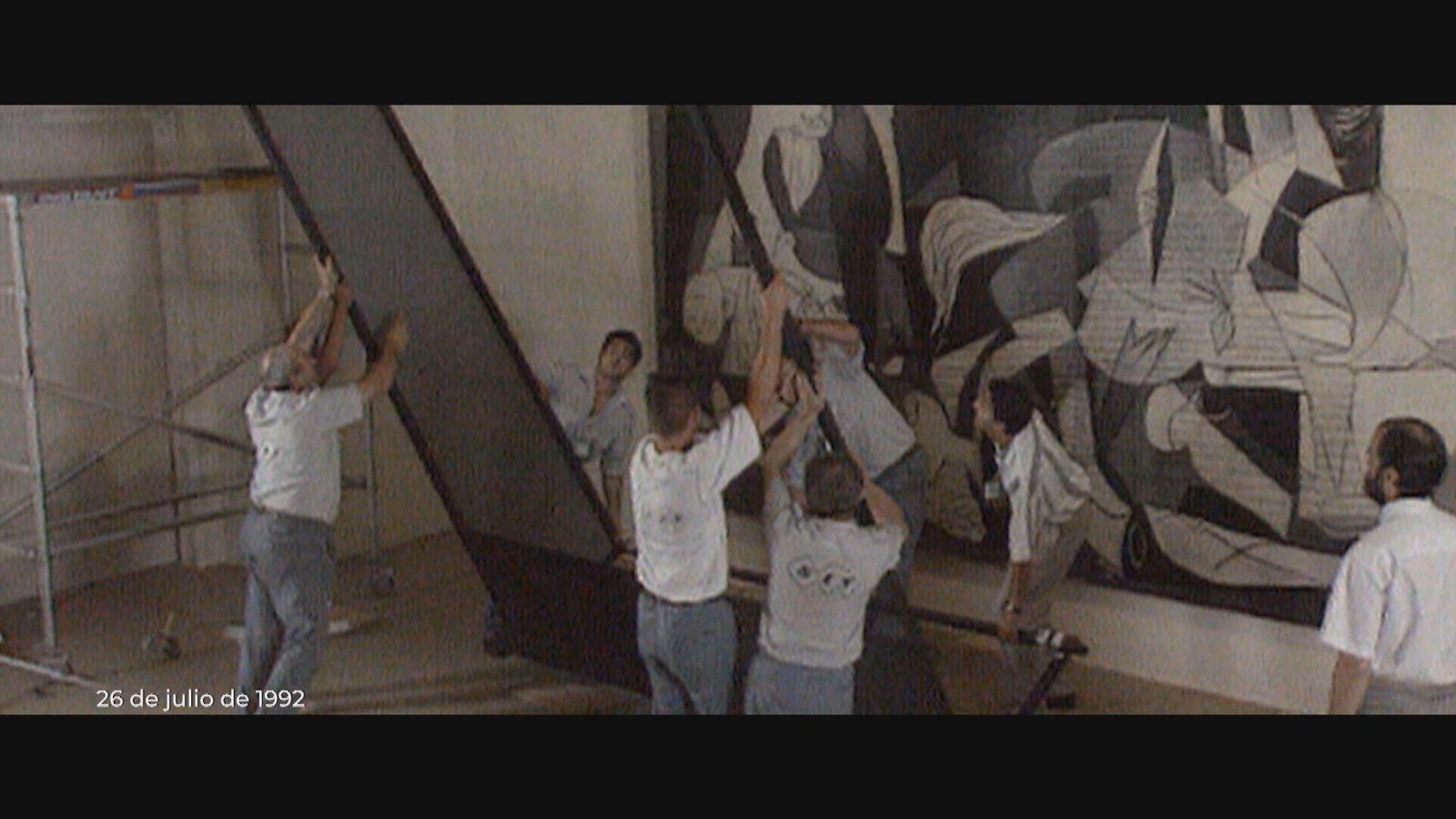 En 1992, el 'Guernica' atravesó la Castellana en un impresionante dispositivo hasta llegar a la que sería su casa