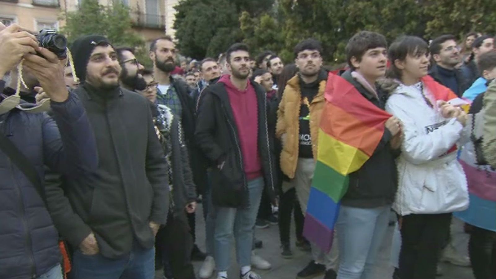 'Besada' contra la homofobia en la Plaza Pedro Zerolo