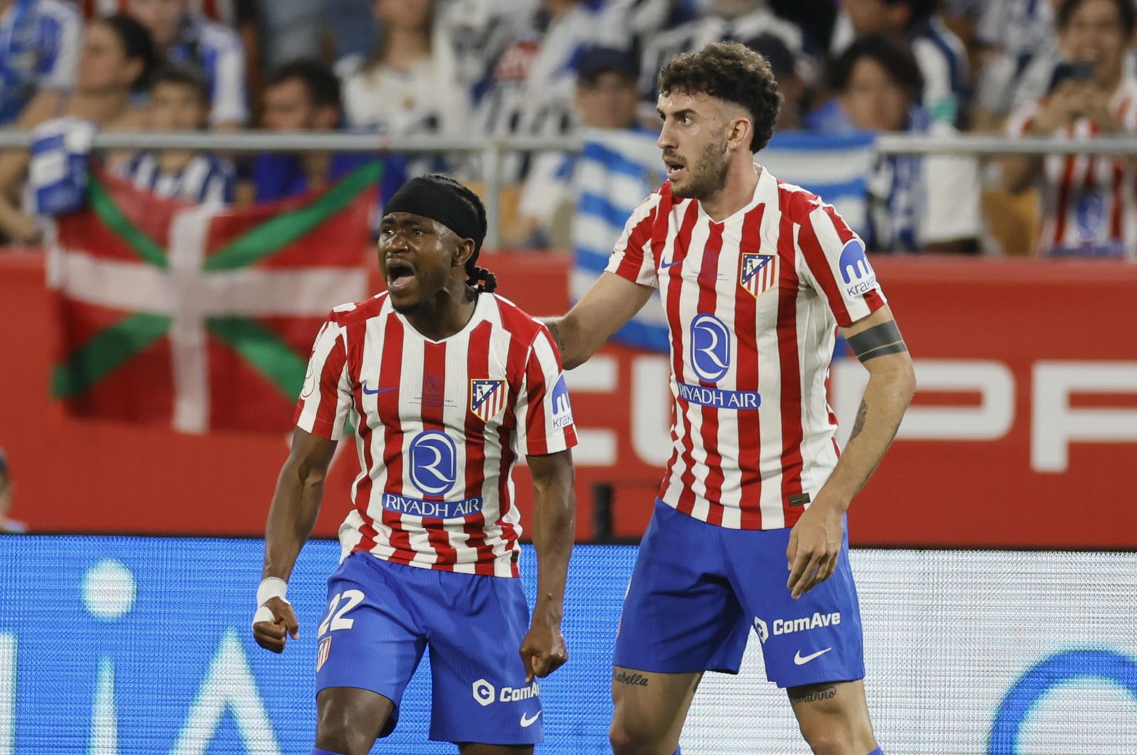 Loolman y Ruggeri celebran el gol