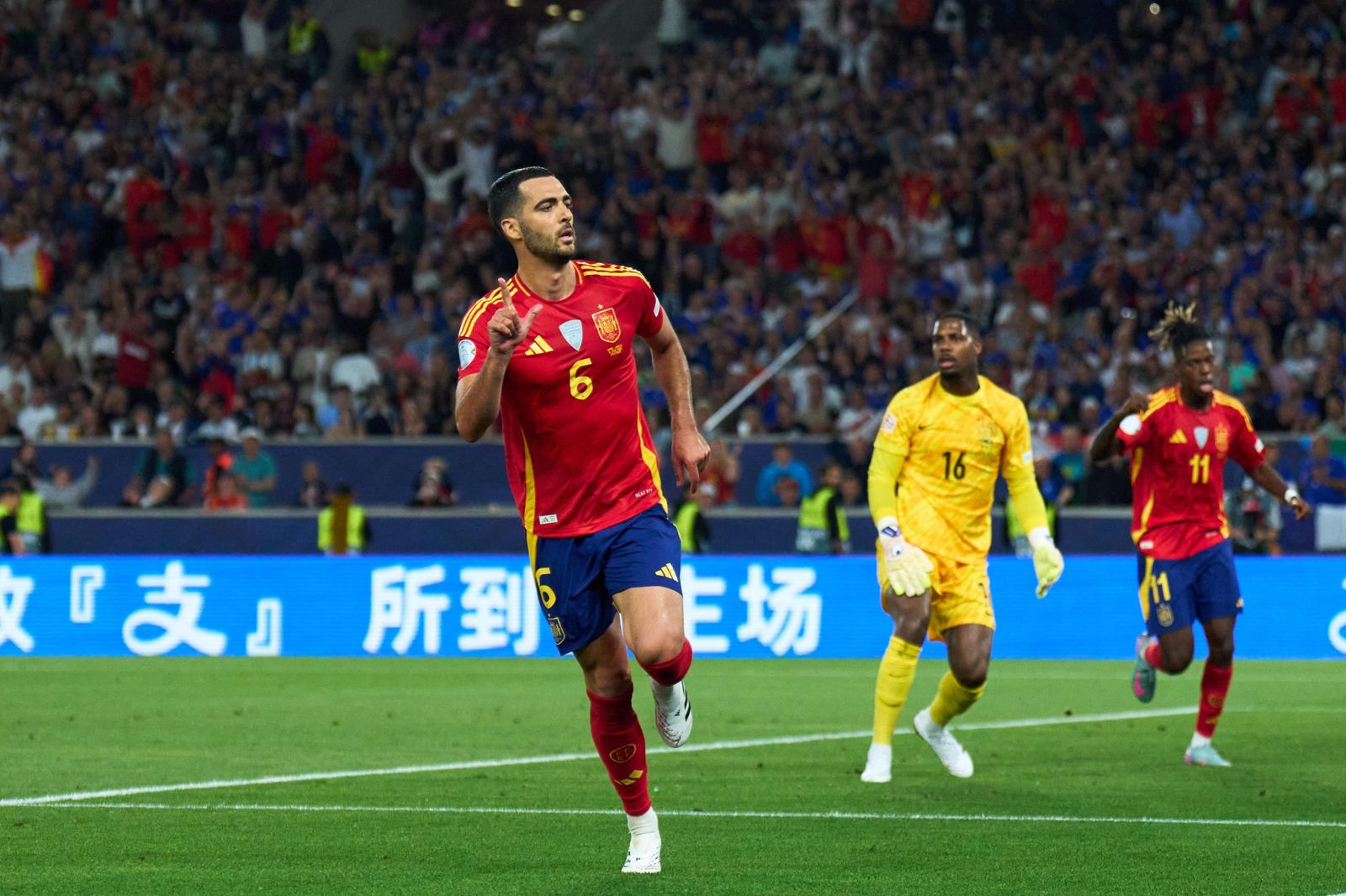 Mikel Merino ante Francia