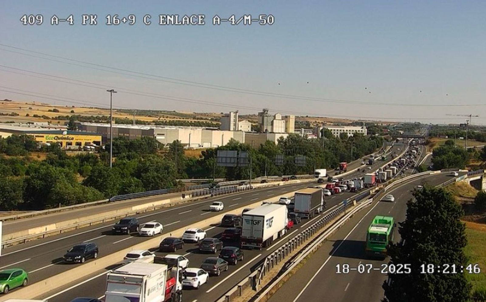 Problemas en las salidas de Madrid con dos accidentes en la A-2 y en la A-4