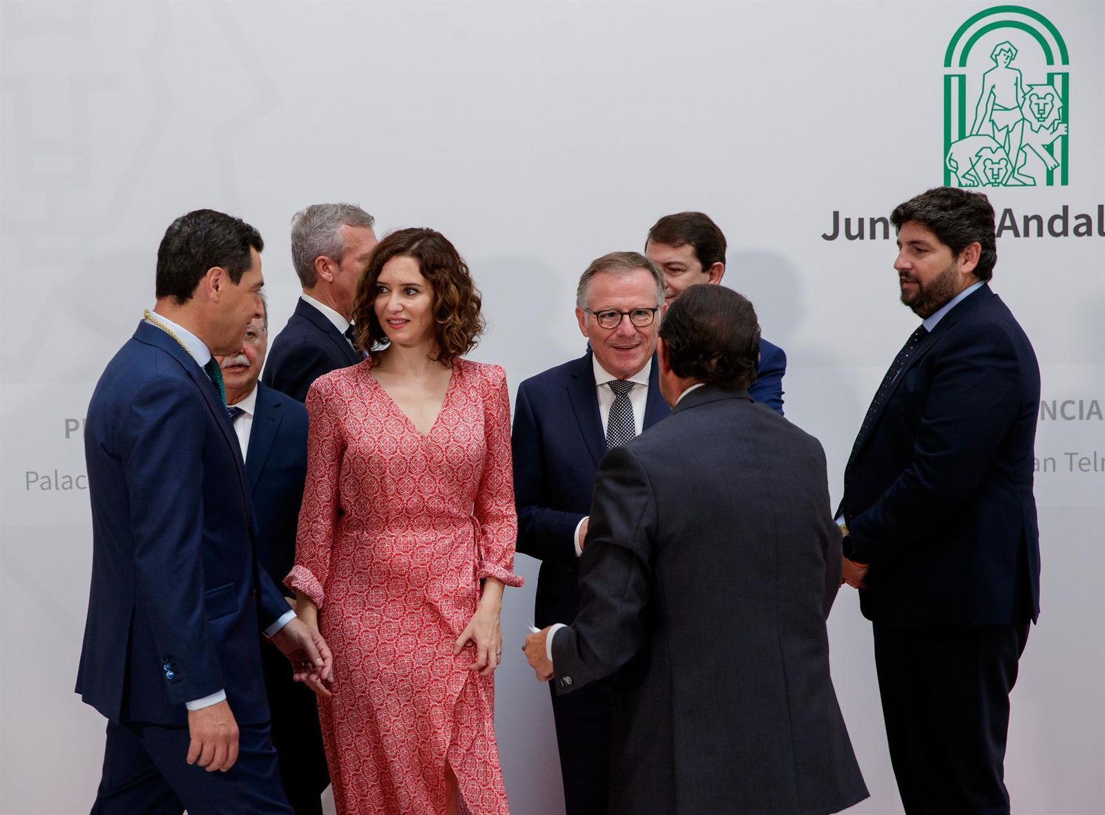 Ayuso en la toma de posesión de Juanma Moreno como presidente de la Junta de Andalucía