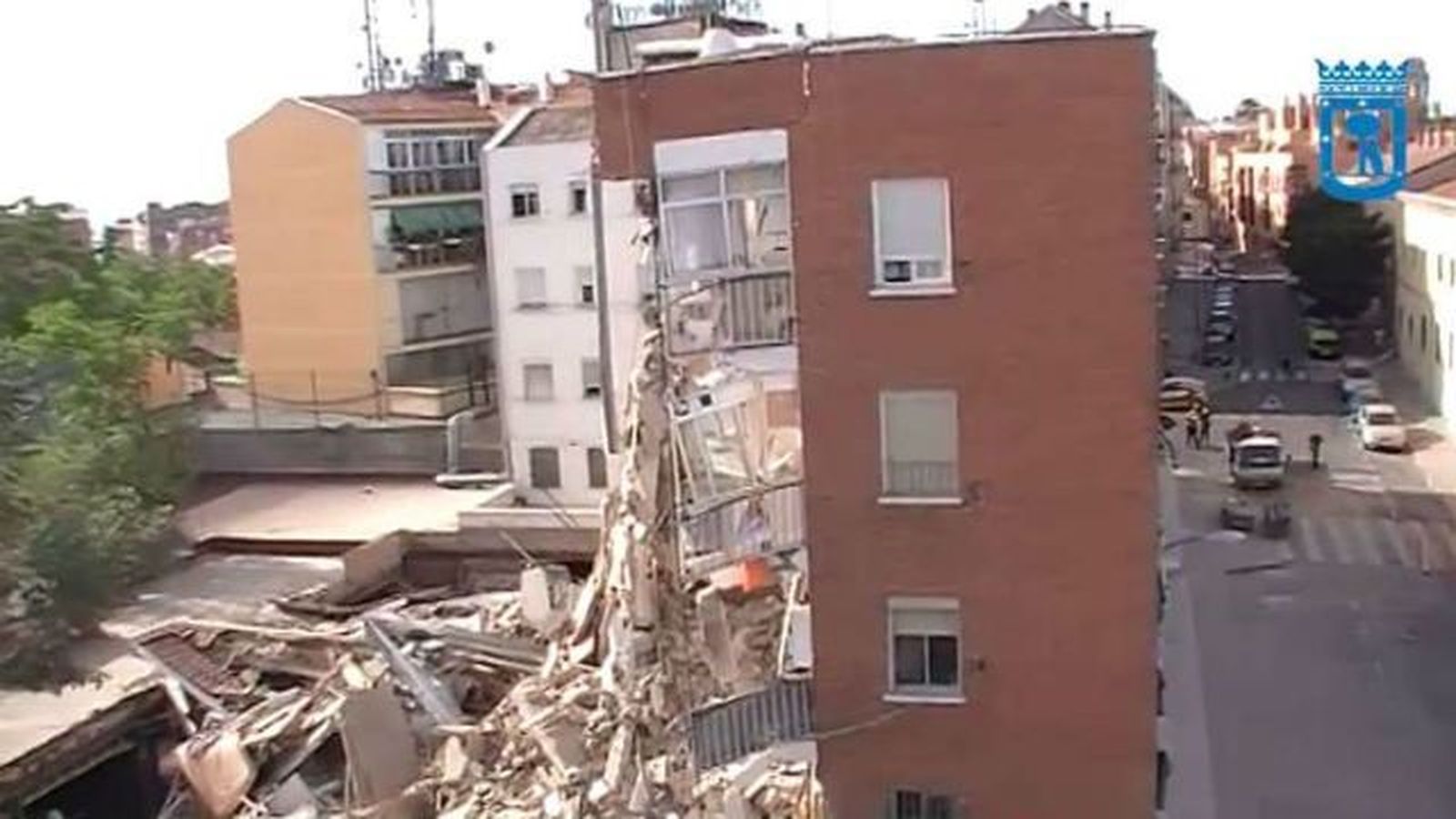 Se derrumba gran parte de un edificio de viviendas de Carabanchel sin causar heridos