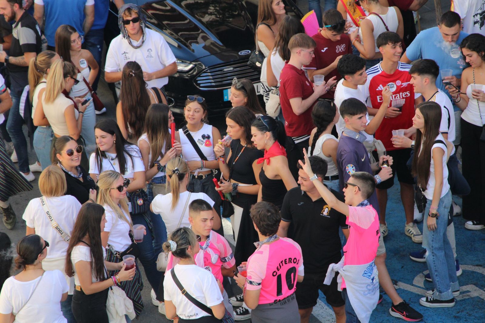 Un grupo de jóvenes en las fiestas de Arganda