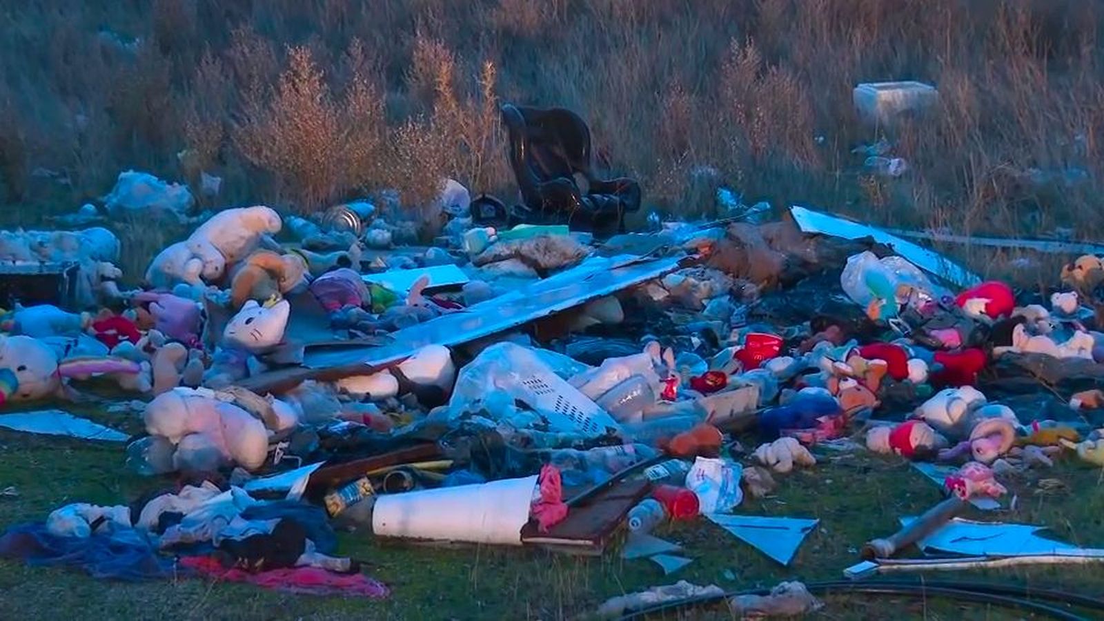 Vertidos ilegales en un olivar entre Griñón y Moraleja de Enmedio