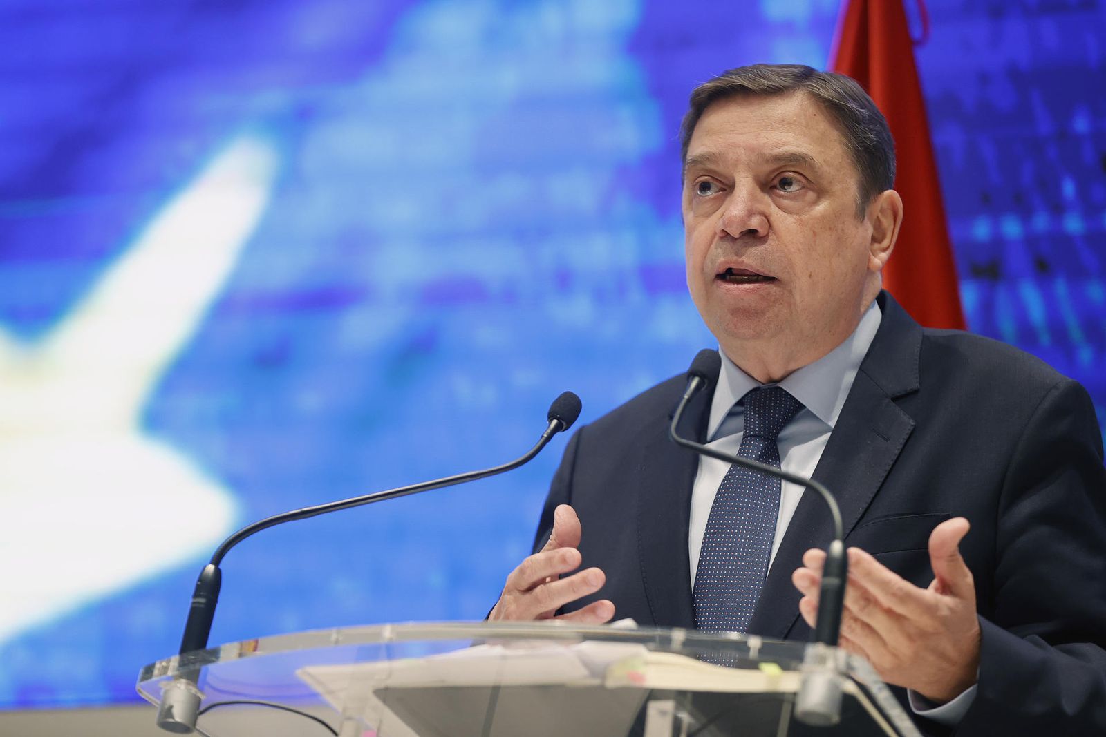 Planas presenta las medidas aprobadas en Bruselas ante las protestas de los agricultores