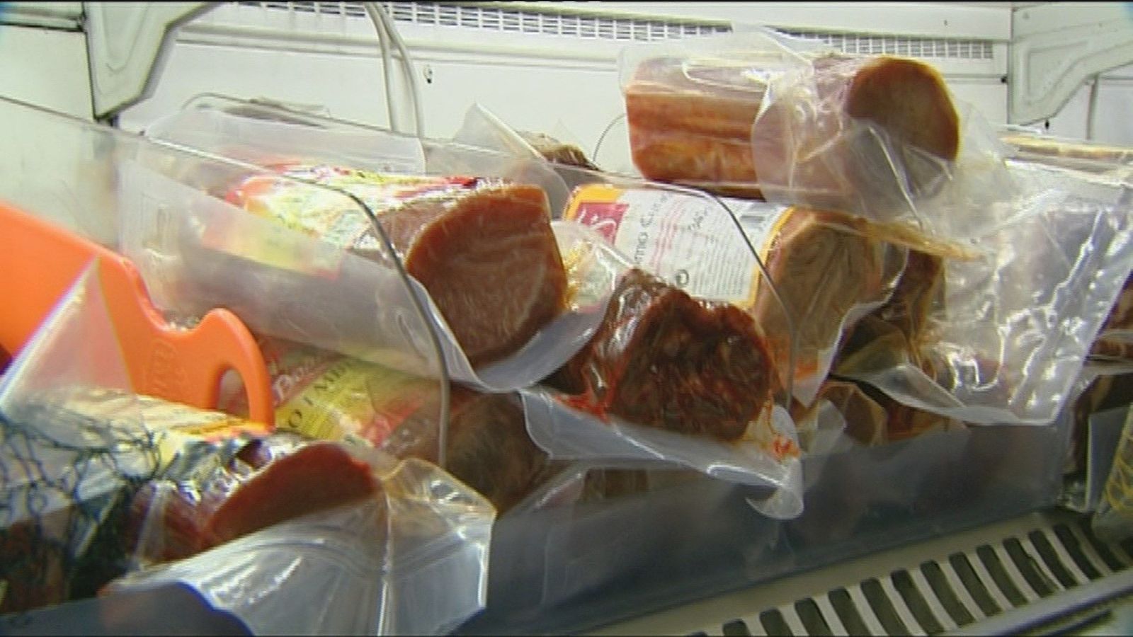 La OCU denuncia que la tinta de los envases alimentarios puede contaminar la comida
