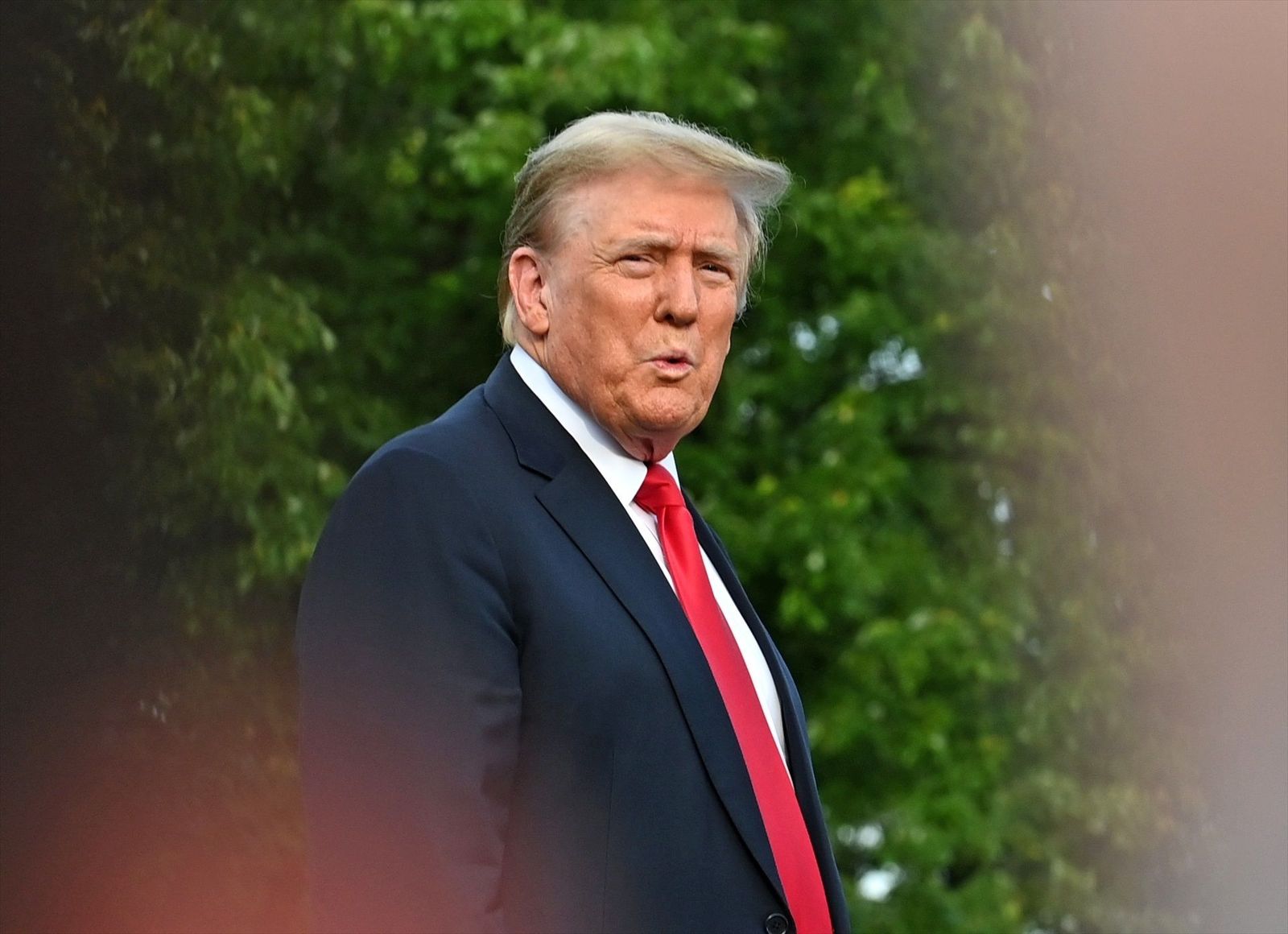 Trump cumple 78 años y regresa al Capitolio en un acto de partido